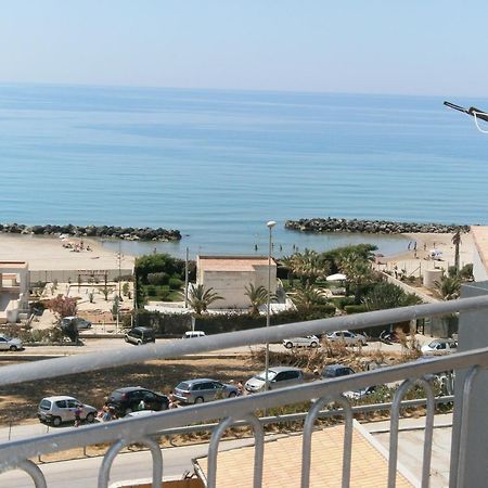 شقة Mansarda Mare Blue شاكا المظهر الخارجي الصورة